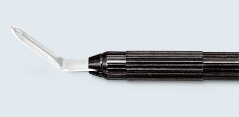 P3 0012 05045 200402791 Micro Feather Fine Incision K 7926BU A6 RGB 575px