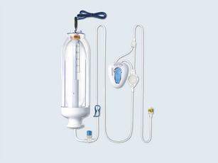An intravenous fluid delivery system is shown, featuring a transparent bottle for holding liquid, a measurement scale, and connected tubing. A control device with a blue lever regulates the flow, while additional connectors are visible for medical use. The entire setup is designed for patient care.